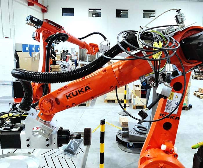 KUKA insustrirobotter med slibningsudstyr